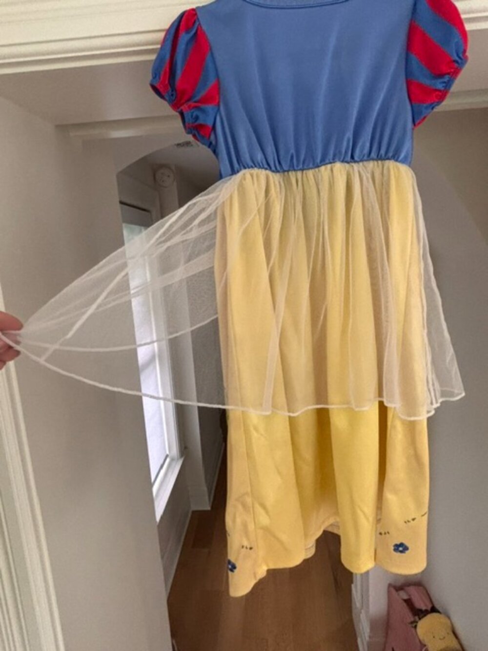 "Adorable" Disney Snow White Nightgown - Size 3T - Picture 3 of 4